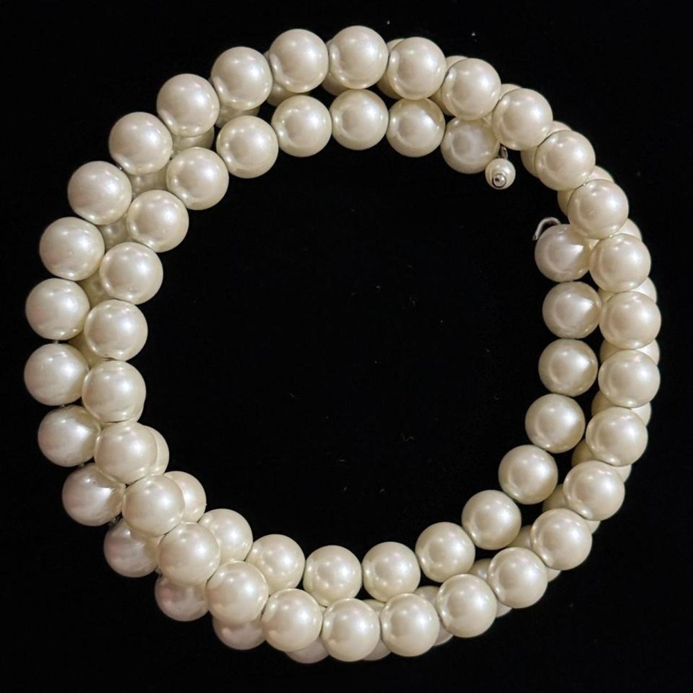 VTG faux pearl pretty beaded wrap‎ around silver tone wire bracelet